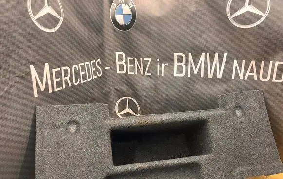 Trunk/boot lower side trim panel