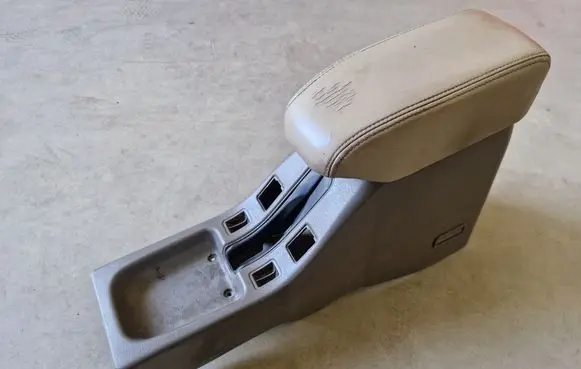 Mitsubishi Pajero Sport I Armrest 