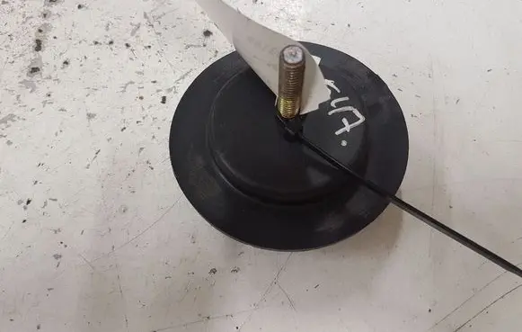 KIA Carens I Spare wheel bolt
