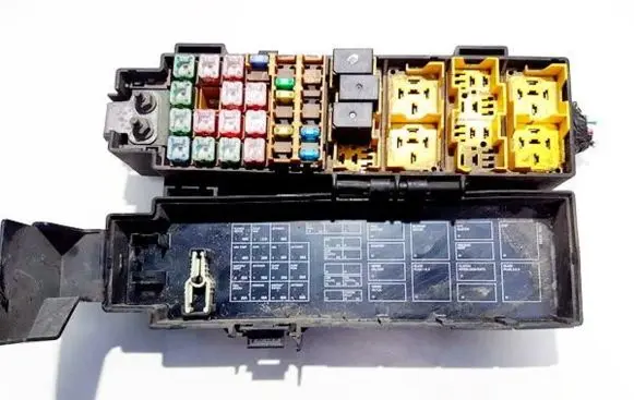 Jeep Cherokee Fuse box set 56010450ae awgs335300004