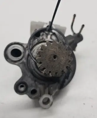 Opel Monterey Vacuum pump