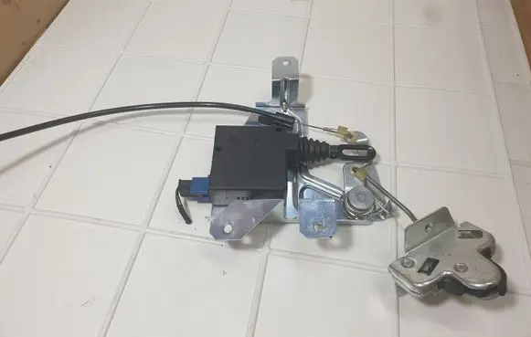 Opel Omega B2 Central locking motor 90494802