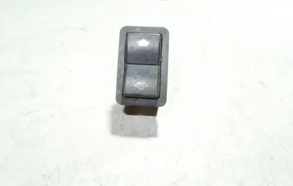 BMW 5 E39 Electric window control switch 8368932