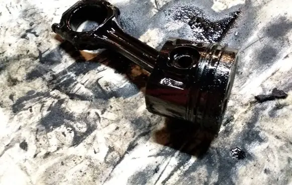 Volkswagen Transporter - Caravelle T4 Piston with connecting rod