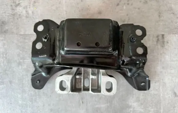 Volkswagen Golf VII Engine mount bracket 5Q0199555BD 1725748 3917