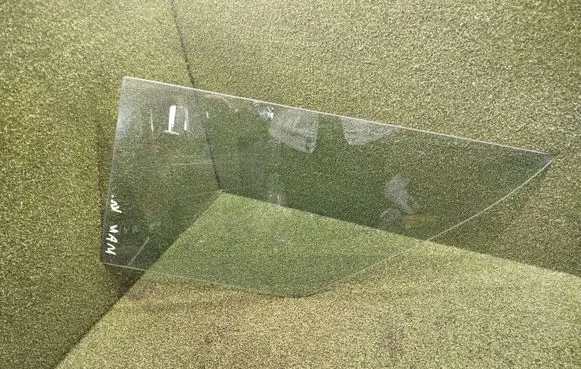 Man TGE 1gen Front vent window/glass (coupe) 43R004025