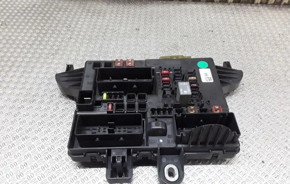 Opel Insignia A Fuse module 13277318