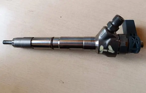Volkswagen PASSAT B8 Fuel injector 0445110469 04l130277ac