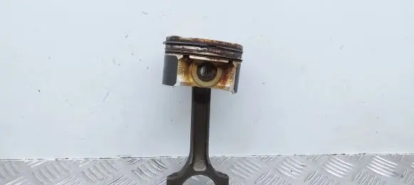 Nissan Juke I F15 Piston with connecting rod HR16