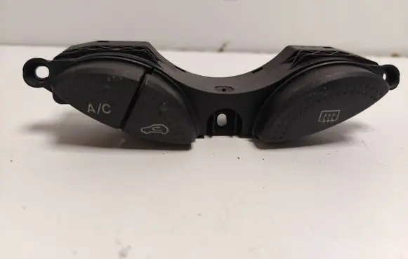 Ford Focus Windscreen/window heater switch 98AG19A945BG 151099