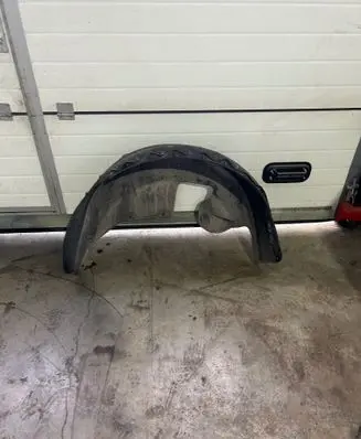 Rear arch fender liner splash guards