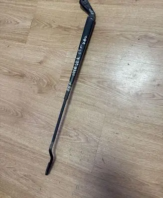 Chrysler Voyager Front wiper blade arm 23109769