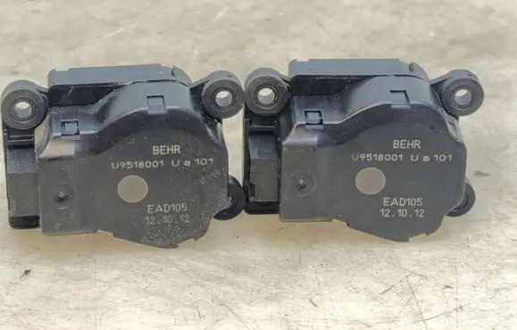 Opel Astra J Air flap motor/actuator U9518001 EAD105
