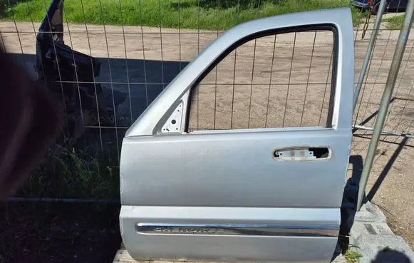 Jeep Cherokee III KJ Front door