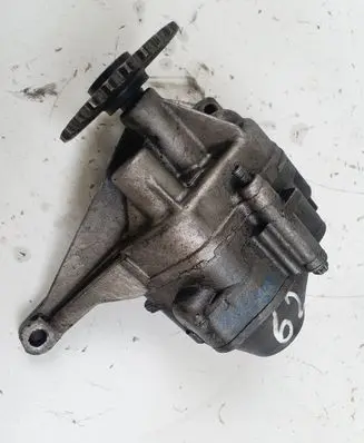Mercedes-Benz C W203 Oil pump 6111810201 A6111810047
