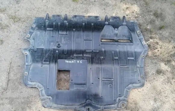 Volkswagen PASSAT B6 Engine splash shield/under tray 3C0825237F