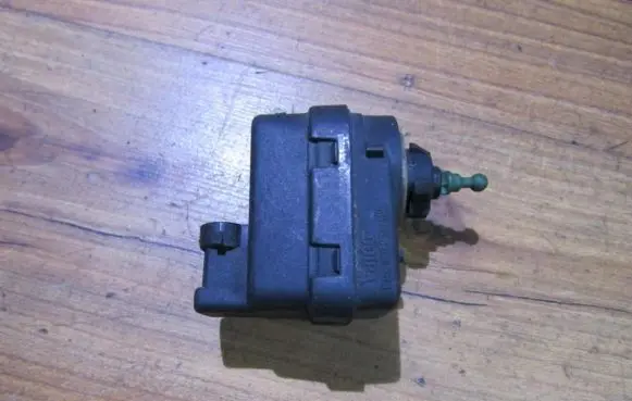 Renault Megane I Headlight level adjustment motor p7700840141 09h58