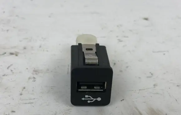USB socket connector