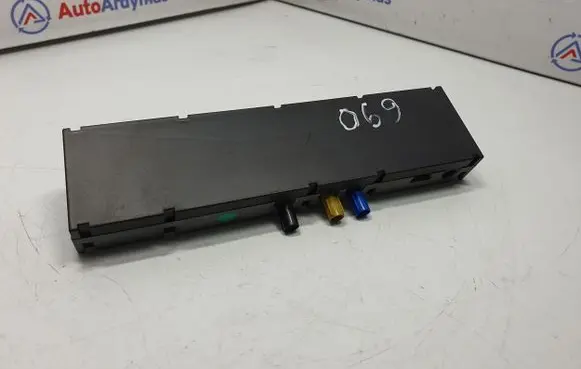 BMW Z4 E85 E86 Aerial antenna amplifier 6912817 65206912817