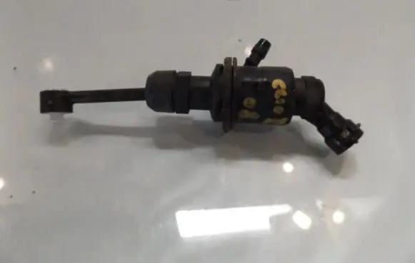 Renault Clio III Clutch master cylinder 8200524724