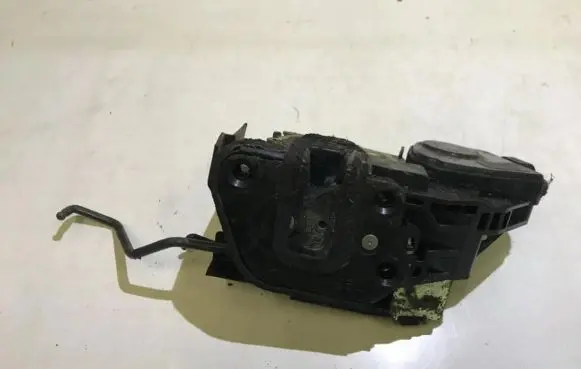 Hyundai Accent Front door lock