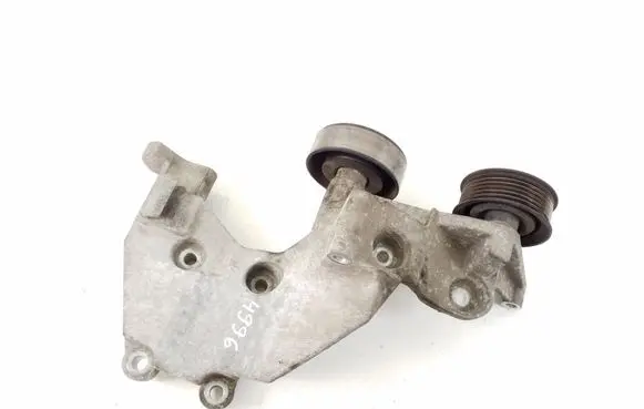 Hyundai Santa Fe A/C compressor mount bracket 252852F300