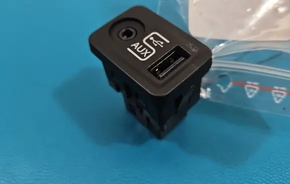 Alfa Romeo Giulietta USB socket connector 156096934 IMPRK1530674