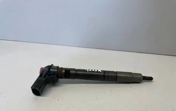 Audi A5 8T 8F Fuel injector 03L130277