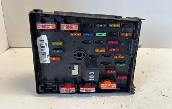 Volkswagen PASSAT CC Fuse module 3C0937125A