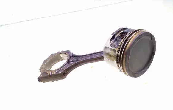 Volkswagen Golf IV Piston with connecting rod