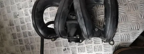Toyota Yaris Intake manifold