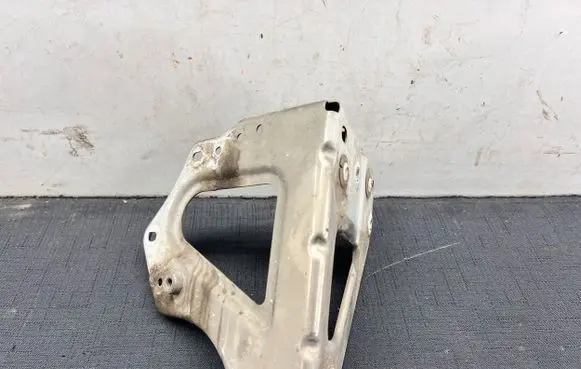 Audi A6 S6 C6 4F Fender mounting bracket 4F0821136A