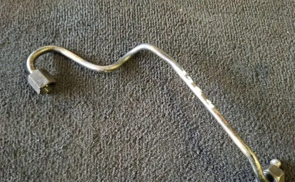 BMW 5 E39 Fuel injector supply line/pipe 