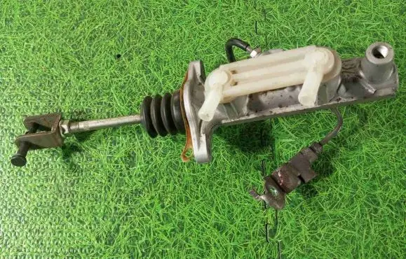 Toyota Prius (NHW20) Master brake cylinder 13203040120 112307326