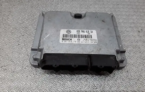 Volkswagen PASSAT B5 Engine control unit/module 038906018GA 0281010170