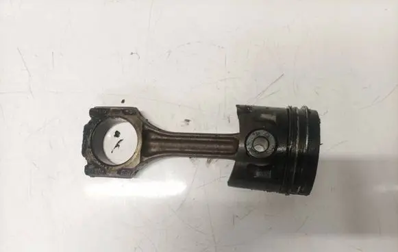 Volkswagen Golf III Piston with connecting rod