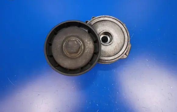 Land Rover Evoque I Generator/alternator belt tensioner