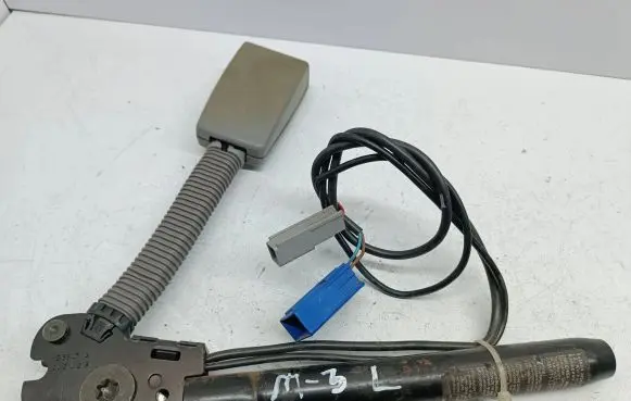 Mazda 3 I Front seatbelt buckle G5547A