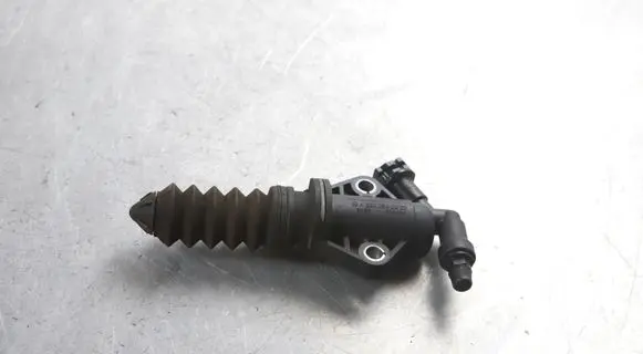Mercedes-Benz E W212 Clutch slave cylinder A2042640027
