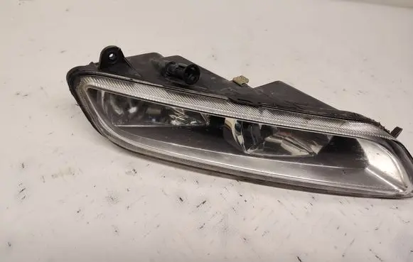 Volkswagen PASSAT B7 Front fog light 19B02206