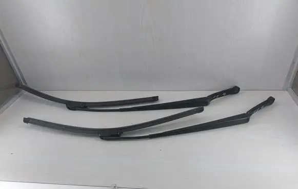 Audi A6 S6 C5 4B Front wiper blade arm 4B1955407A 4B1955408A