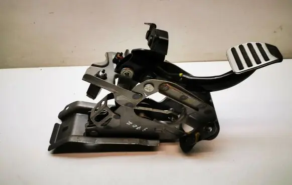 Nissan 370Z Brake pedal 