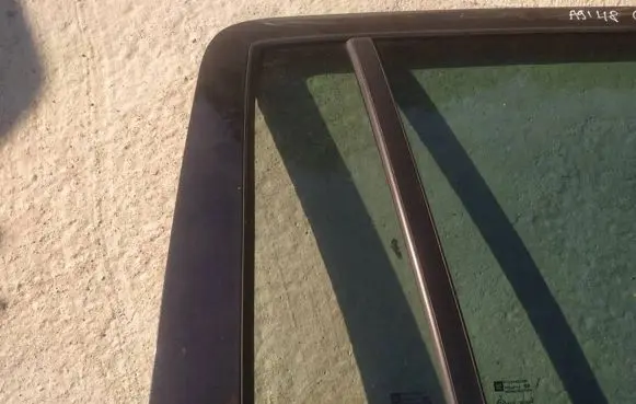 Opel Zafira B Rear vent window glass as3