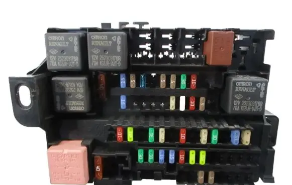 Renault Latitude (L70) Fuse module 240142135R