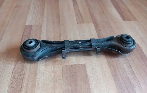 Rear control arm