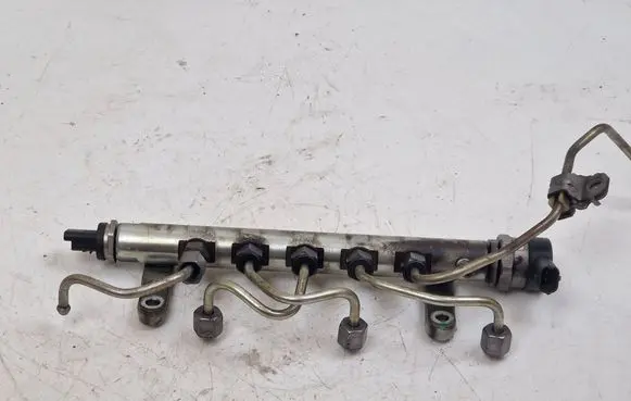 Land Rover Freelander 2 - LR2 Fuel main line pipe 9670890580