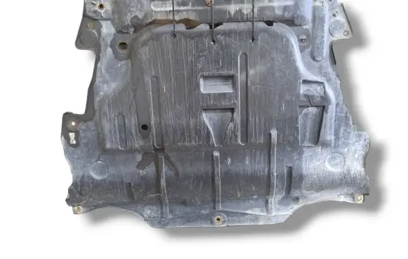 Volvo V70 Engine splash shield/under tray
