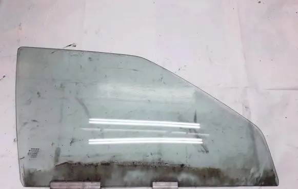 Volvo S70 V70 V70 XC Front door window glass four-door