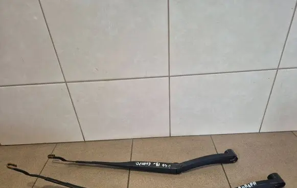 Hyundai i40 Front wiper blade arm