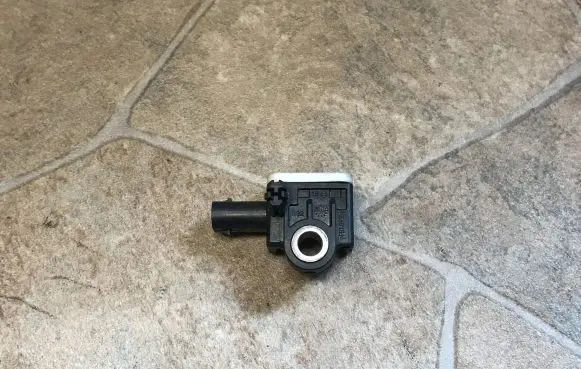 Mercedes-Benz GL X166 Airbag deployment crash/impact sensor A1668210151